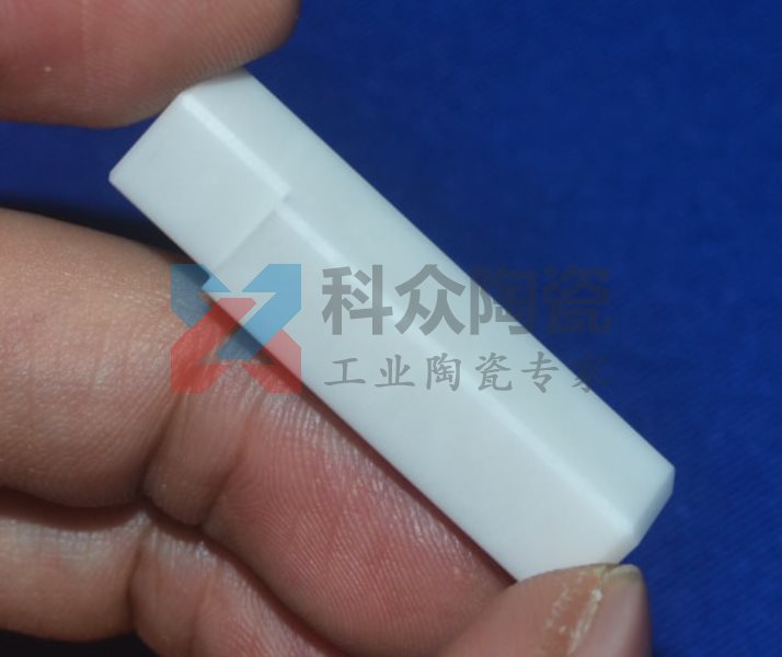 氧化鋯陶瓷在工業(yè)上會(huì )逐漸取代氧化鋁陶瓷嗎？